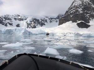Zodiac tour through the ice